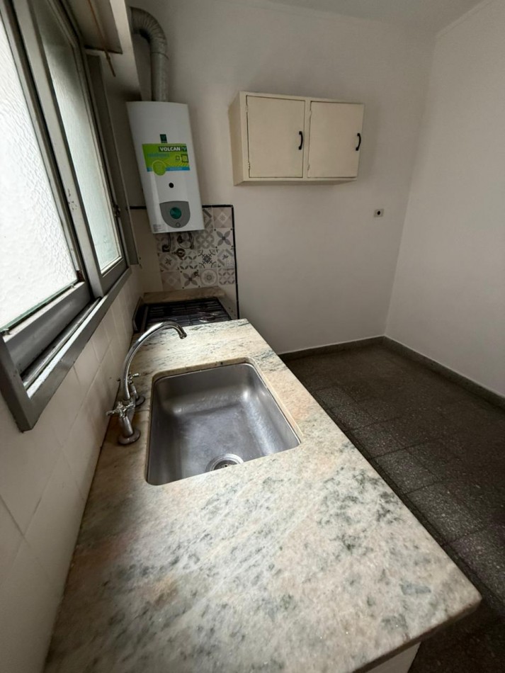AV 1 E/ 61 Y 62 - PH UN DORMITORIO - CON PATIO