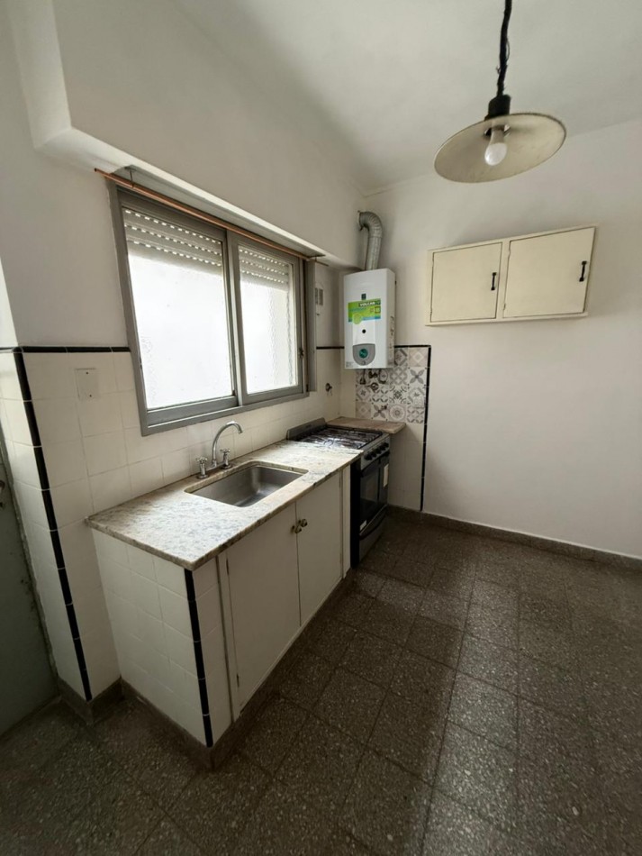 AV 1 E/ 61 Y 62 - PH UN DORMITORIO - CON PATIO