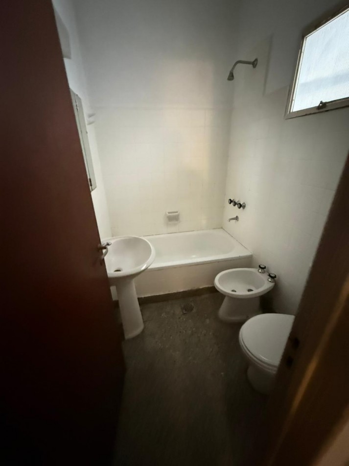 AV 1 E/ 61 Y 62 - PH UN DORMITORIO - CON PATIO