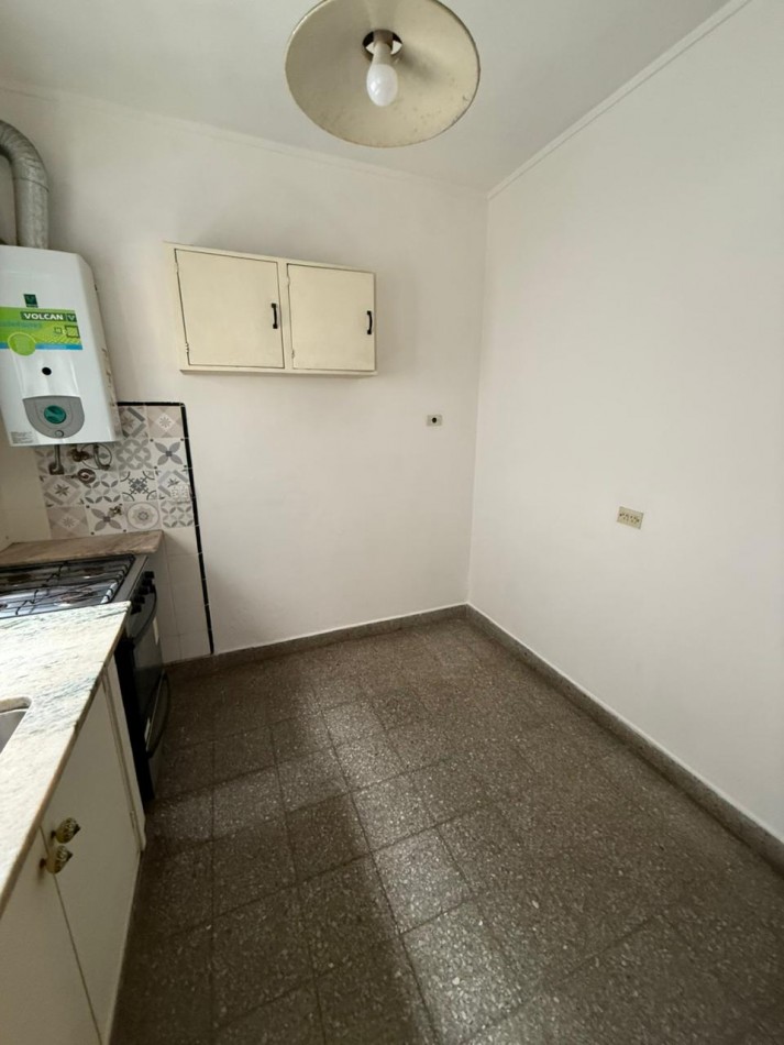 AV 1 E/ 61 Y 62 - PH UN DORMITORIO - CON PATIO