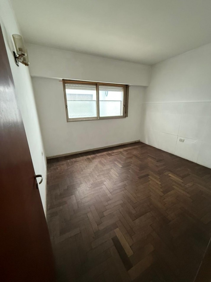 AV 1 E/ 61 Y 62 - PH UN DORMITORIO - CON PATIO