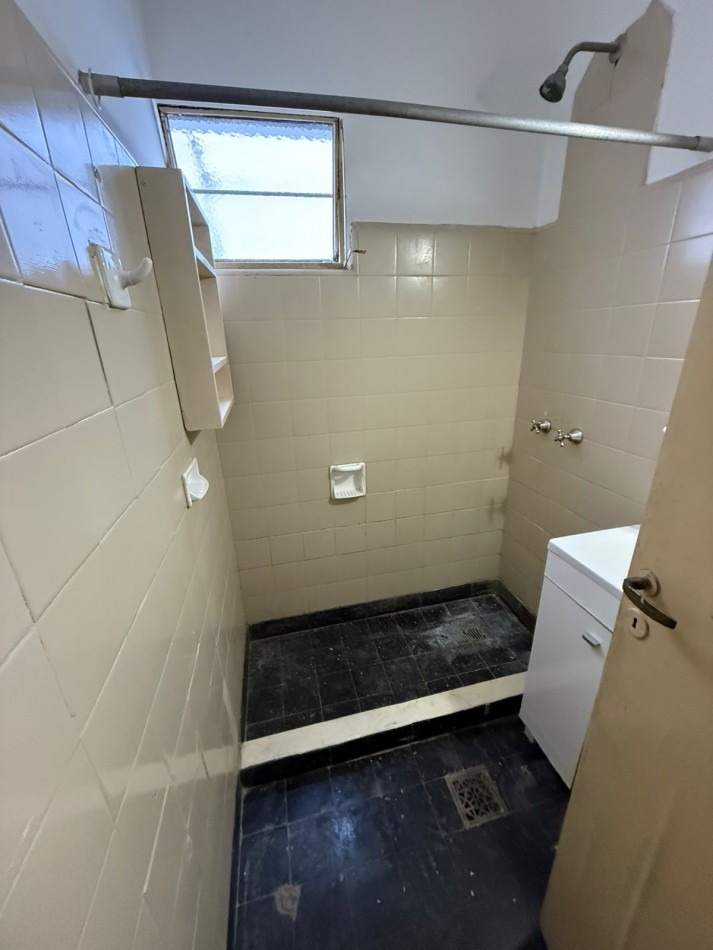 44 e 16 y 17 - DEPARTAMENTO DE 1 DORMITORIO - SIN EXPENSAS 