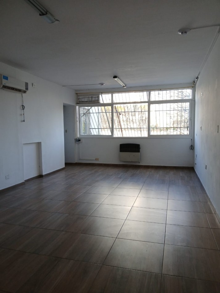 48 E/ 11 Y 12 - ALQUILAMOS OFICINA - 1 ER PISO - TRIBUNALES