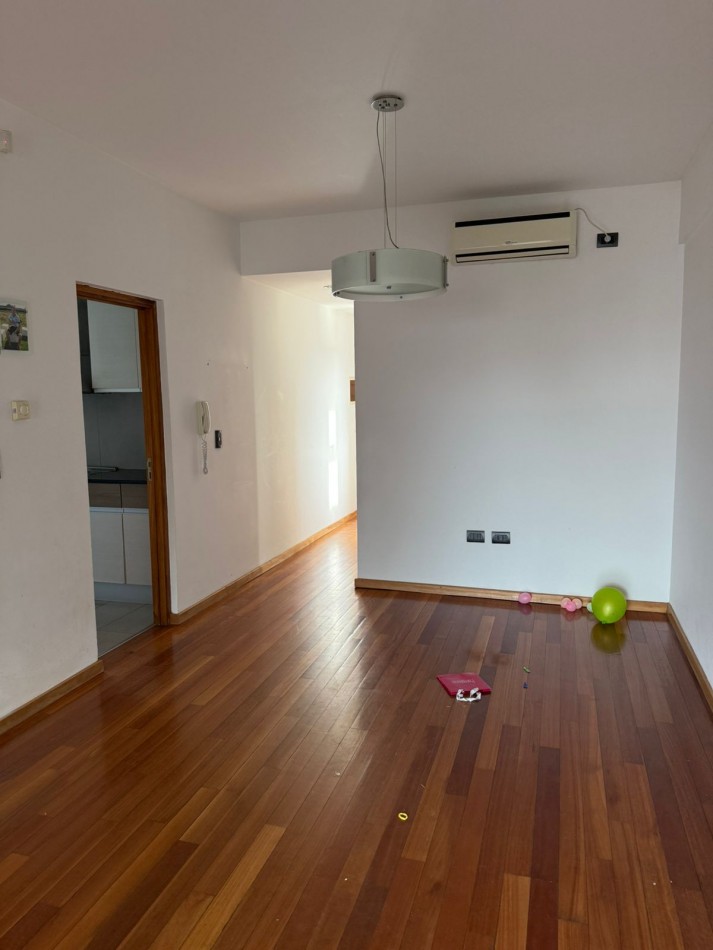 37 e/ 12 y 13 - depto 2 dorm con cochera descubierta- Barrio Norte