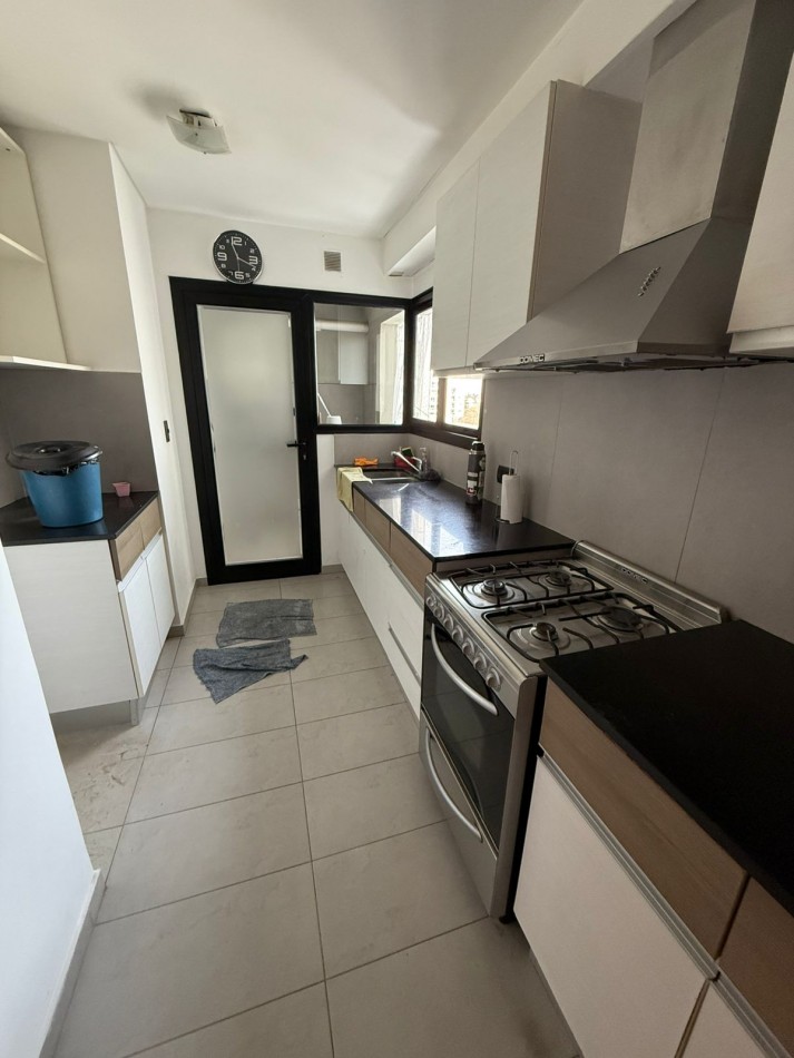 37 e/ 12 y 13 - depto 2 dorm con cochera descubierta- Barrio Norte