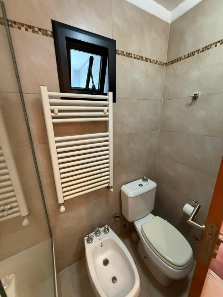 37 e/ 12 y 13 - depto 2 dorm con cochera descubierta- Barrio Norte