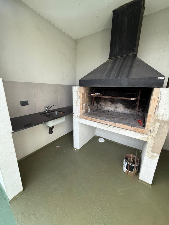 37 e/ 12 y 13 - depto 2 dorm con cochera descubierta- Barrio Norte