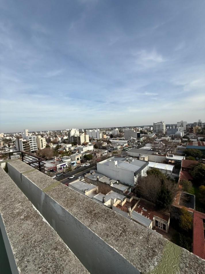 37 e/ 12 y 13 - depto 2 dorm con cochera descubierta- Barrio Norte