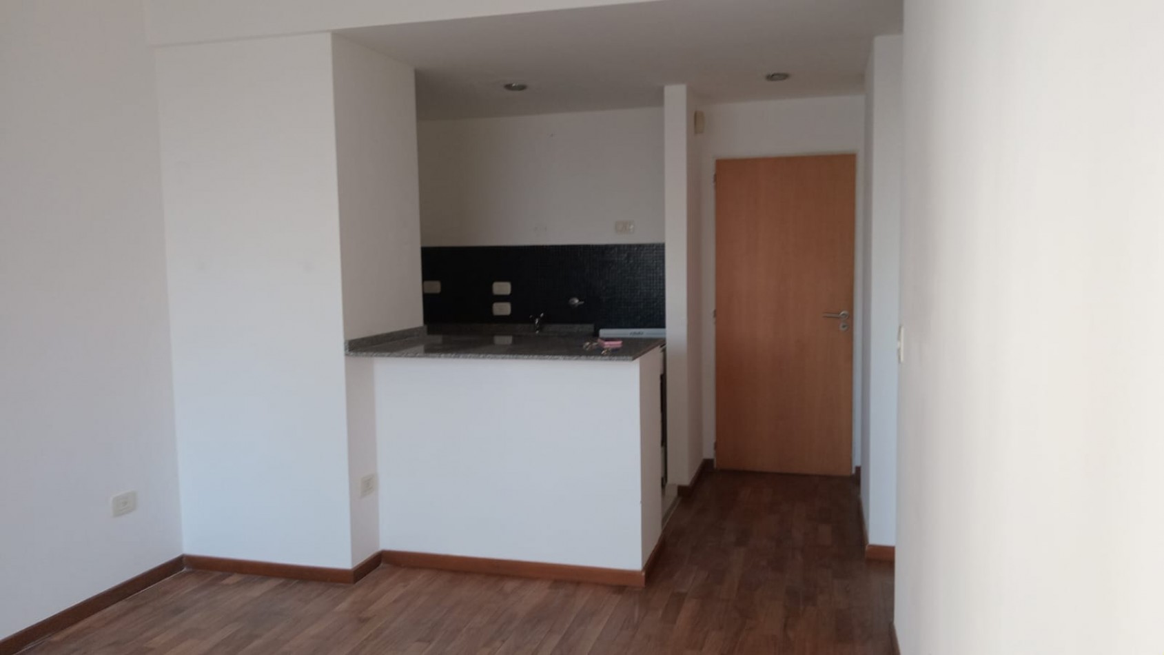 46 E/ 15 Y 16 - ALQUILER 1 DORM -  MODERNO