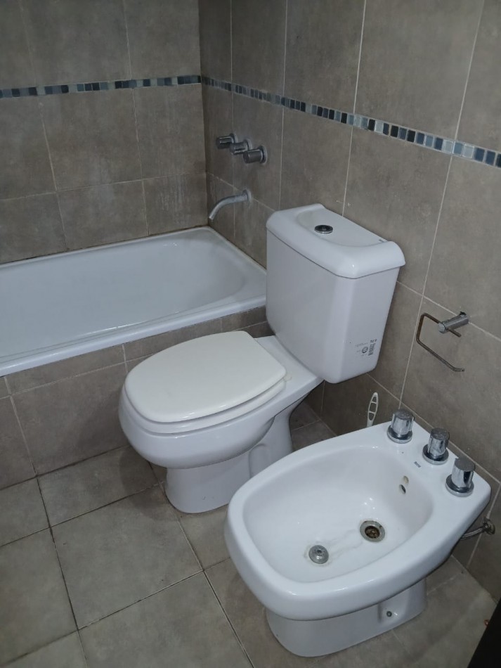 57 e/ 21 y 22 - 1 dormitorio - en alquiler