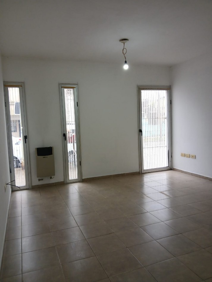 57 e/ 21 y 22 - 1 dormitorio - en alquiler