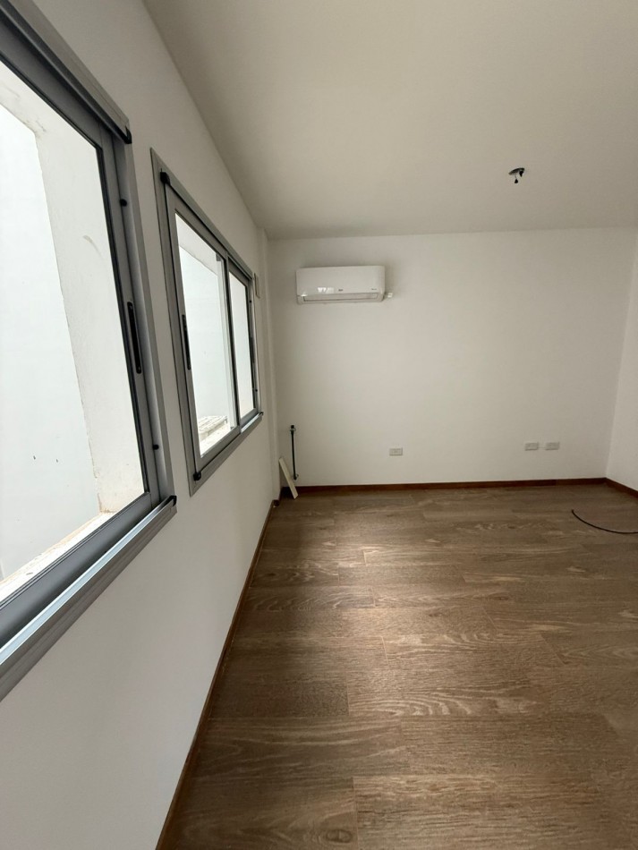 49 E/ 17 Y 18 - 1 DORM CON BALCON - DE CATEGORIA