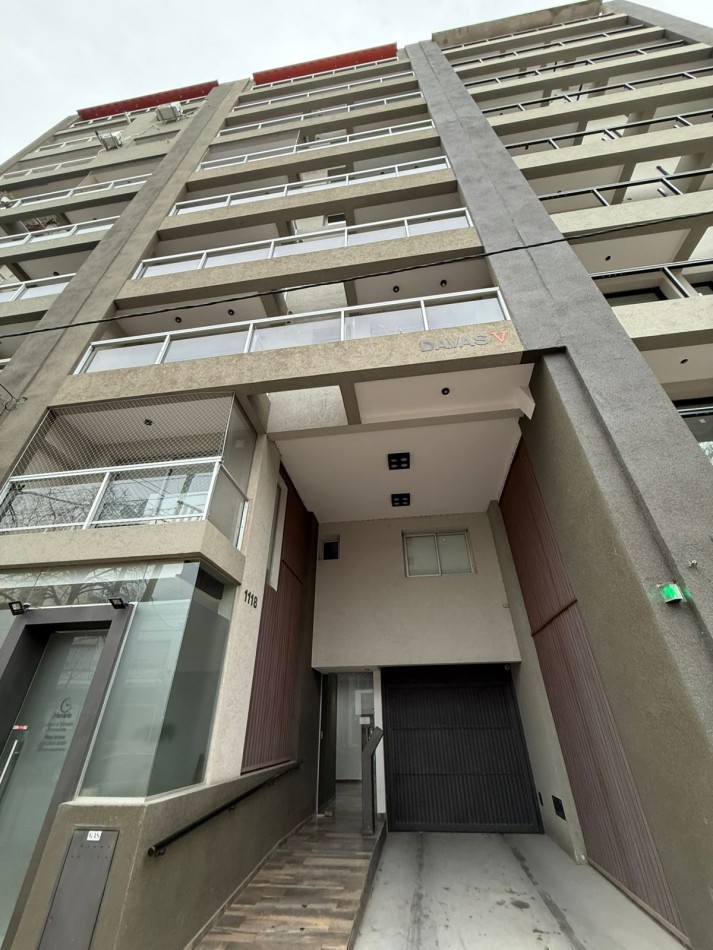 49 E/ 17 Y 18 - 1 DORM CON BALCON - DE CATEGORIA