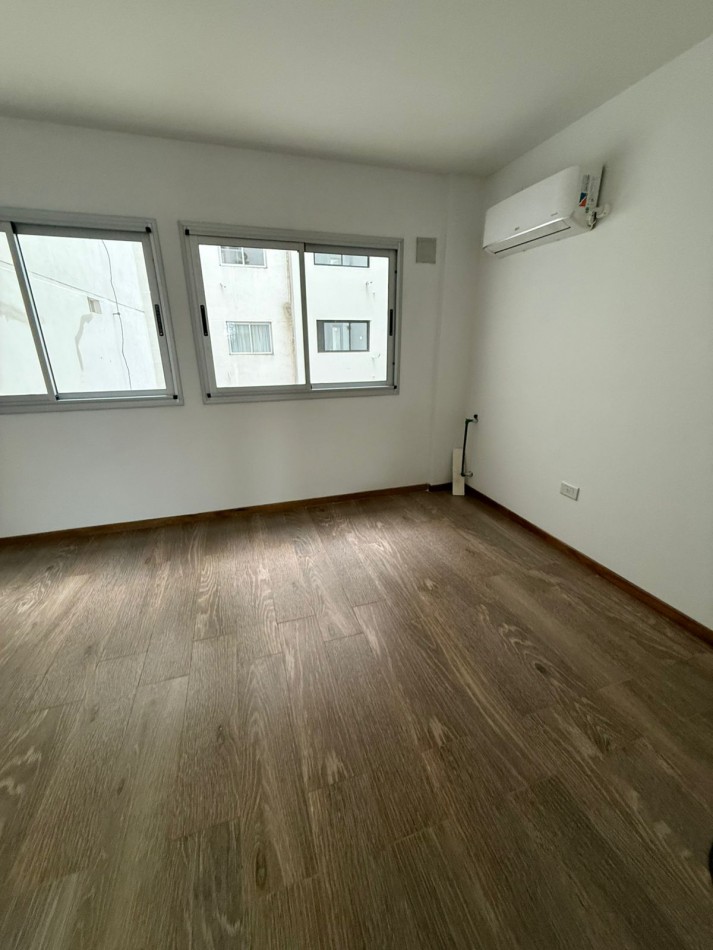 49 E/ 17 Y 18 - 1 DORM CON BALCON - DE CATEGORIA