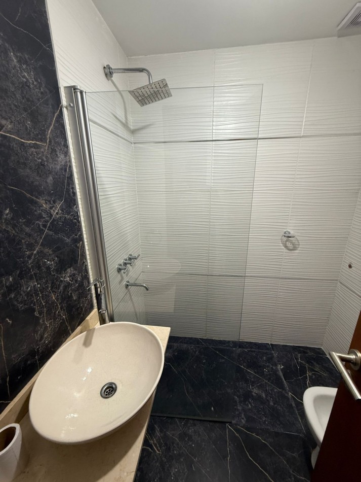 49 E/ 17 Y 18 - 1 DORM CON BALCON - DE CATEGORIA