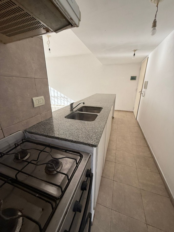 57 e/ 21 y 22 - 1 dormitorio - en VENTA