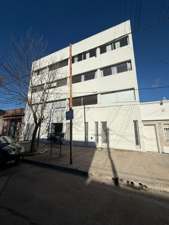 57 e/ 21 y 22 - 1 dormitorio - en VENTA