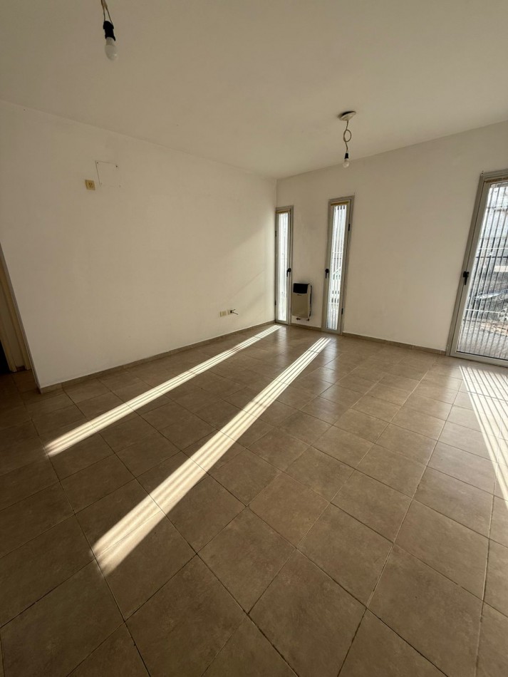 57 e/ 21 y 22 - 1 dormitorio - en VENTA