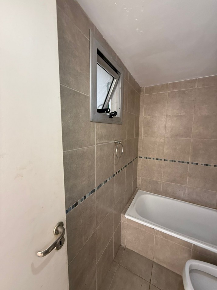 57 e/ 21 y 22 - 1 dormitorio - en VENTA