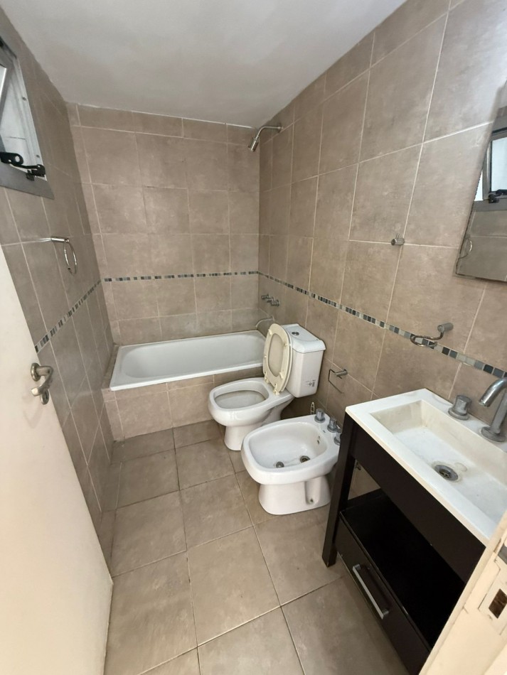 57 e/ 21 y 22 - 1 dormitorio - en VENTA