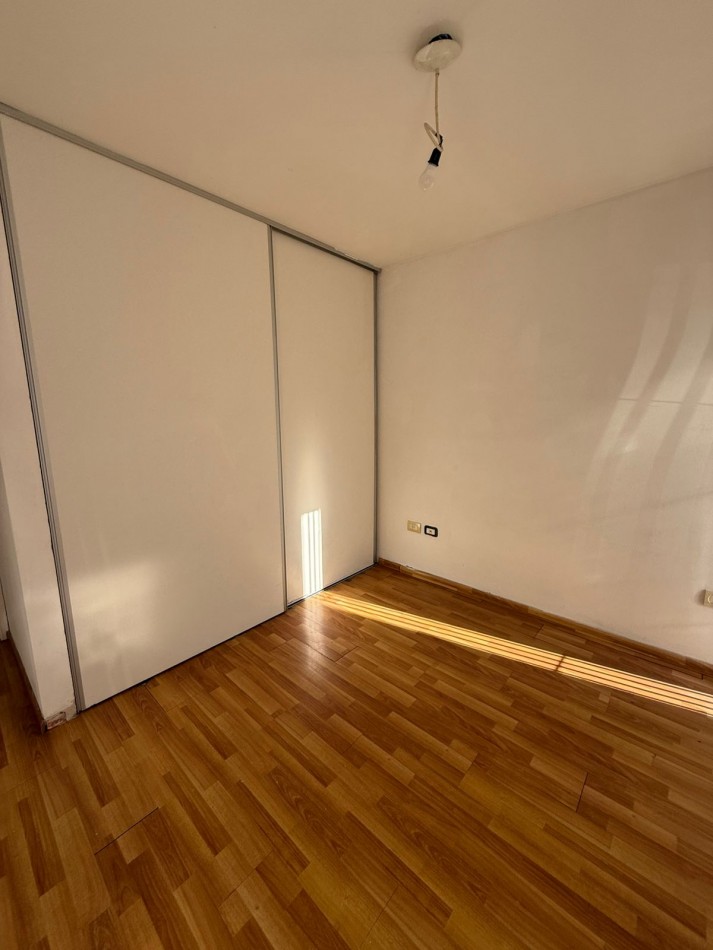 57 e/ 21 y 22 - 1 dormitorio - en VENTA