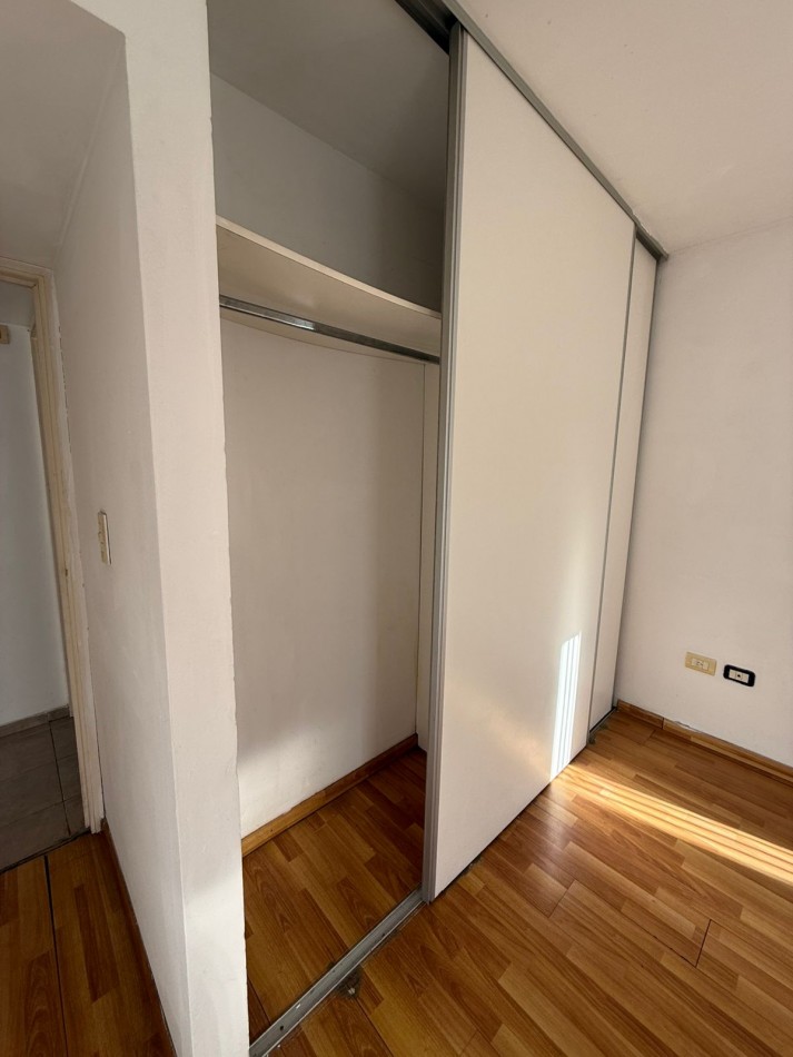 57 e/ 21 y 22 - 1 dormitorio - en VENTA
