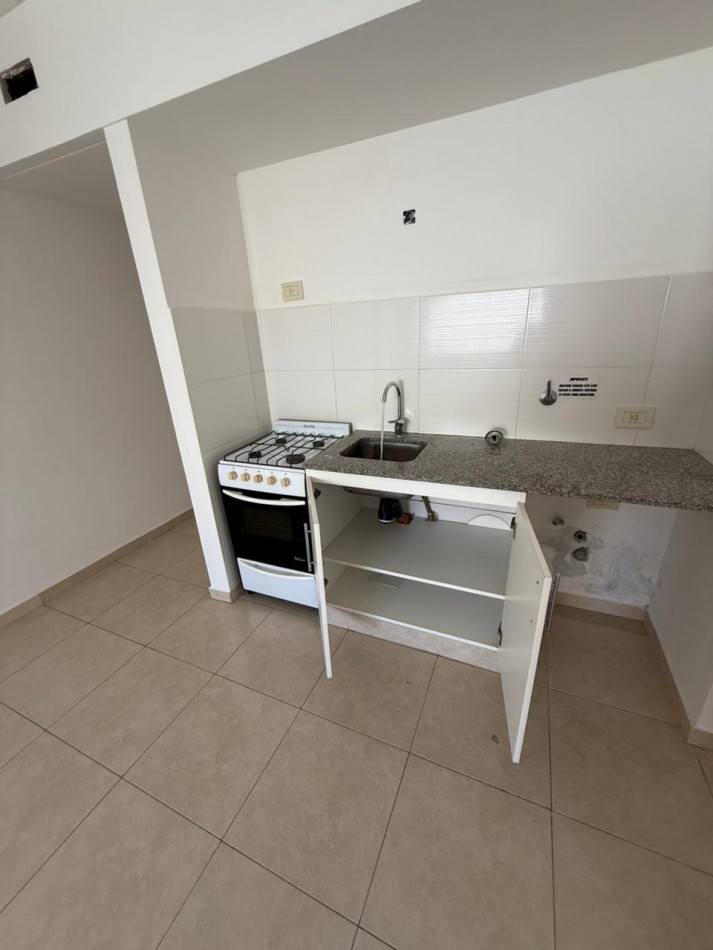 43 E/ 12 Y 13 - MONOAMBIENTE EN ALQUILER