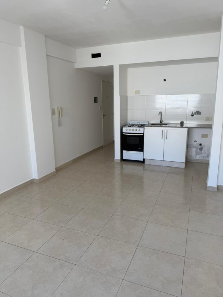 43 E/ 12 Y 13 - MONOAMBIENTE EN ALQUILER