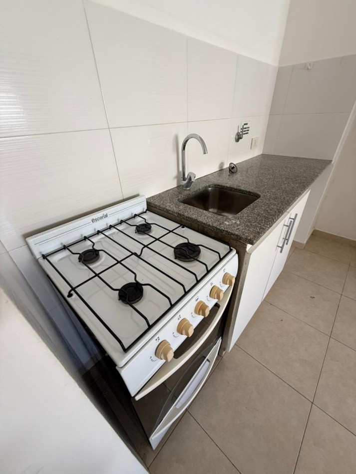 43 E/ 12 Y 13 - MONOAMBIENTE EN ALQUILER