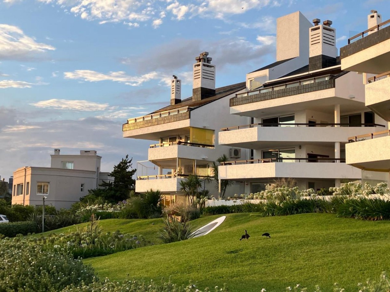 VENTA DEPARTAMENTO -PLAYA MANSA - PUNTA DEL ESTE