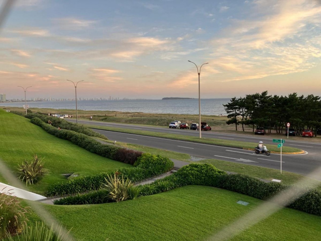 VENTA DEPARTAMENTO -PLAYA MANSA - PUNTA DEL ESTE