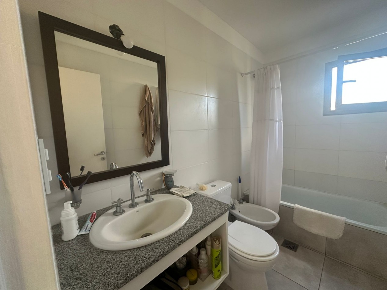 508 E/ 26 Y 27 - DUPLEX EN ALQUILER - GONNET - INMEJORABLE ZONA