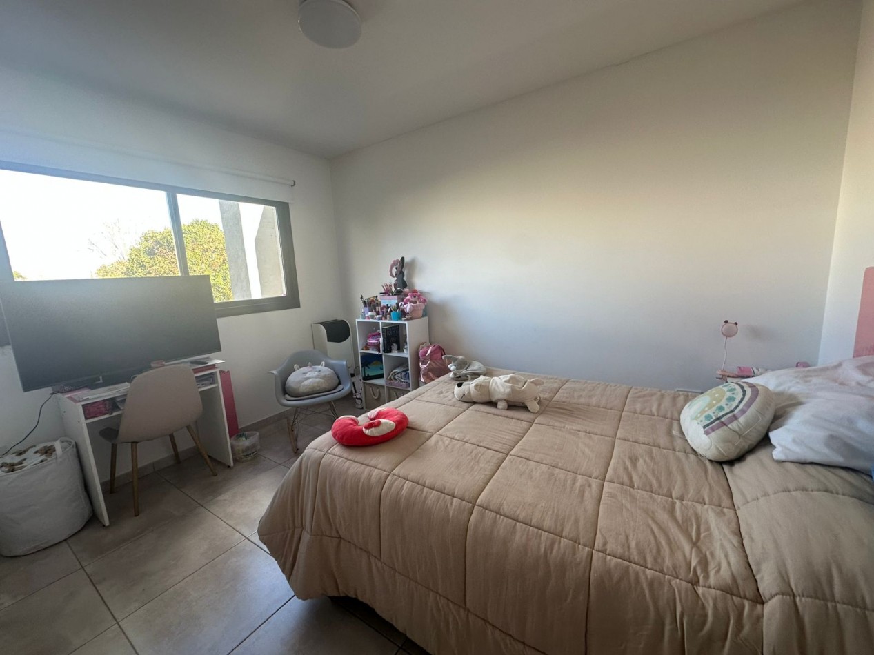 508 E/ 26 Y 27 - DUPLEX EN ALQUILER - GONNET - INMEJORABLE ZONA