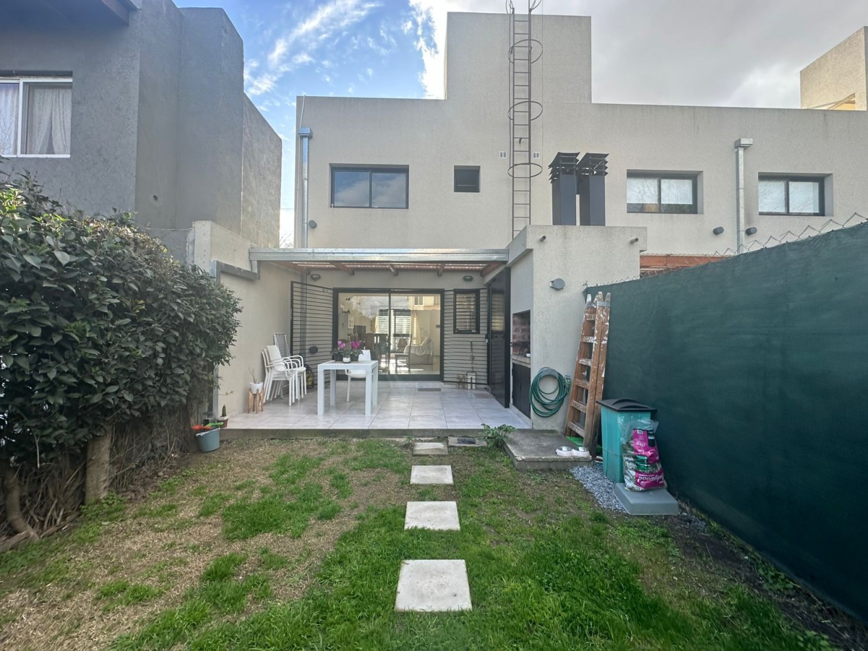 508 E/ 26 Y 27 - DUPLEX EN ALQUILER - GONNET - INMEJORABLE ZONA