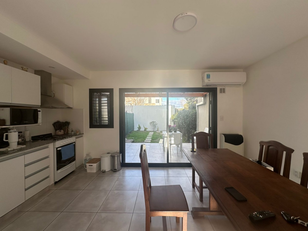 508 E/ 26 Y 27 - DUPLEX EN ALQUILER - GONNET - INMEJORABLE ZONA