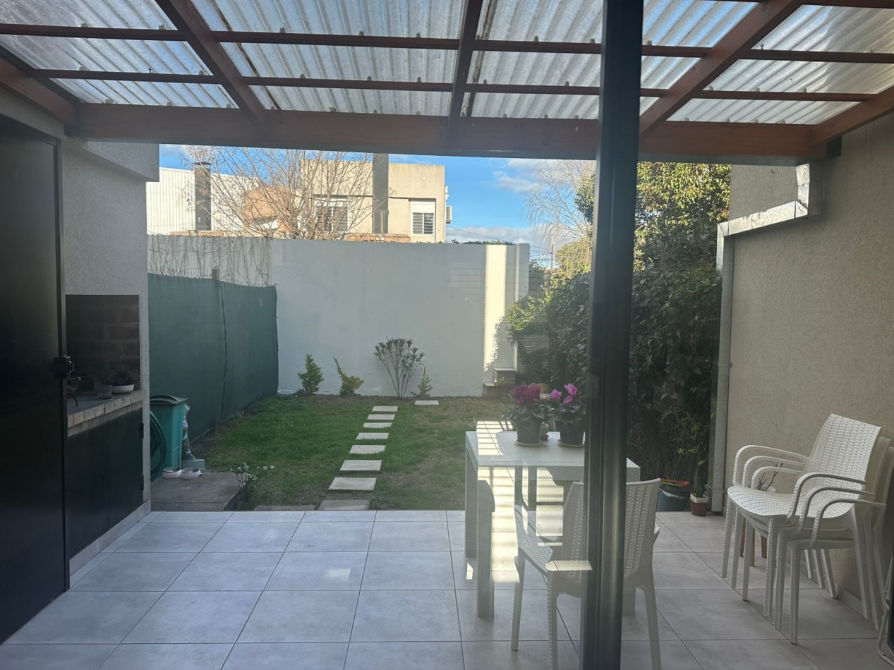 508 E/ 26 Y 27 - DUPLEX EN ALQUILER - GONNET - INMEJORABLE ZONA