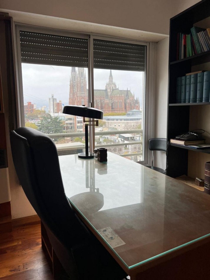 48 E/ 13 Y 14 -  DEPARTAMENTO - OFICINA CON COCHERA EN FRENTE A TRIBUNALES