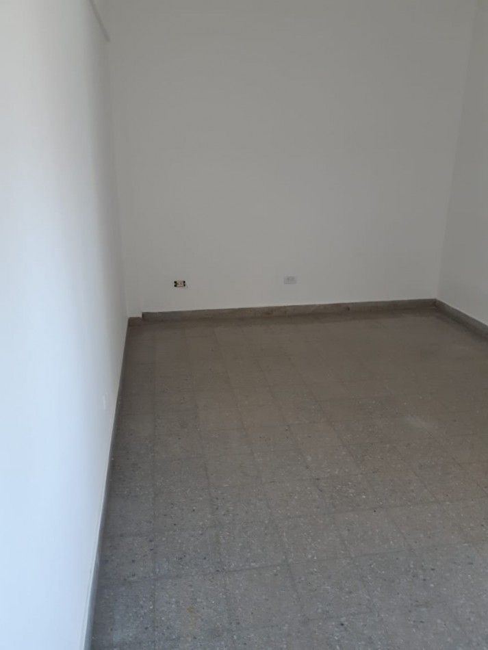 8 e/ 57 y 58 -1 dorm - 6 to piso - muy luminoso