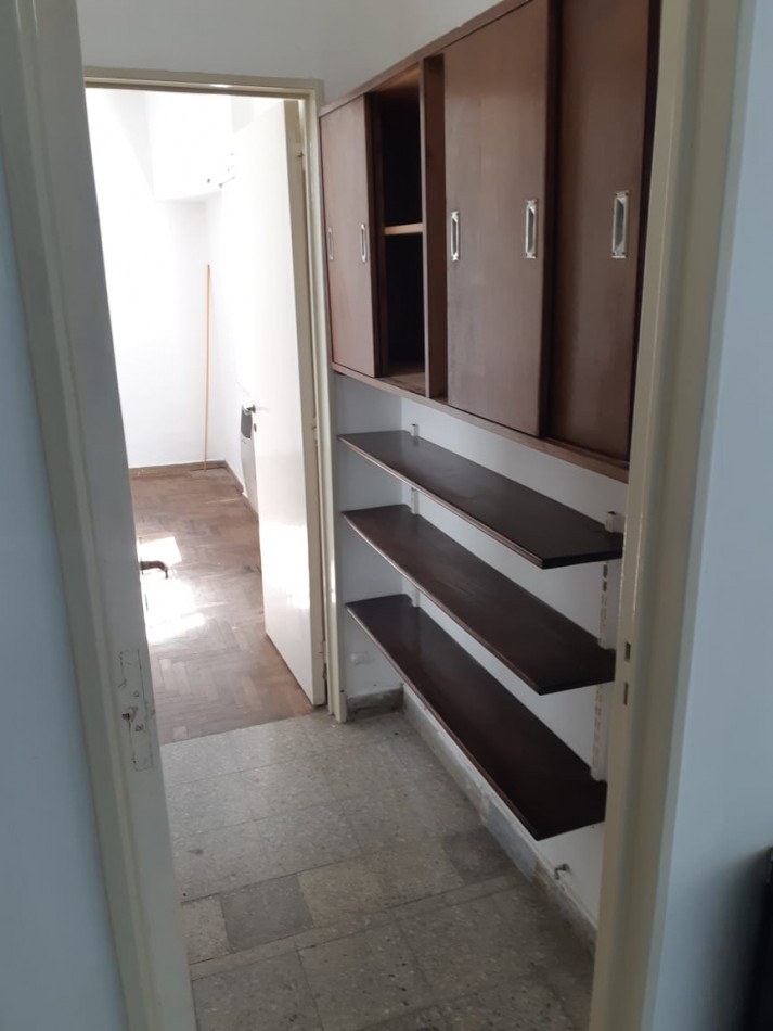 8 e/ 57 y 58 -1 dorm - 6 to piso - muy luminoso