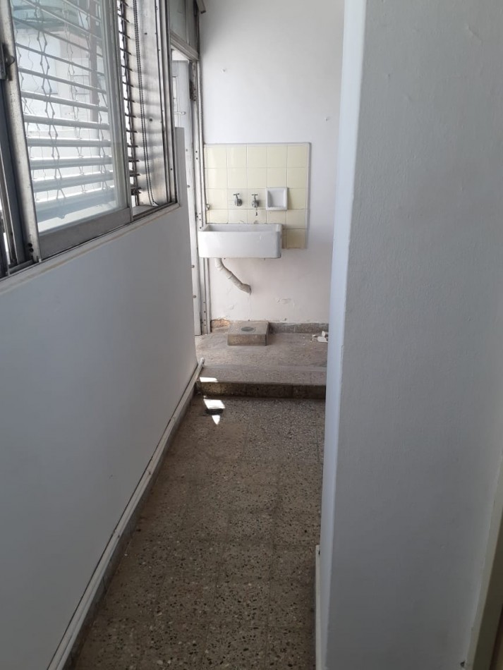 8 e/ 57 y 58 -1 dorm - 6 to piso - muy luminoso