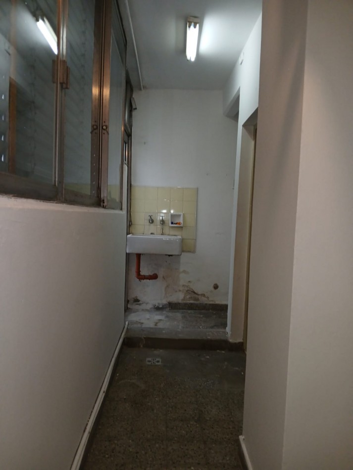 8 e/ 57 y 58 -1 dorm - 6 to piso - muy luminoso