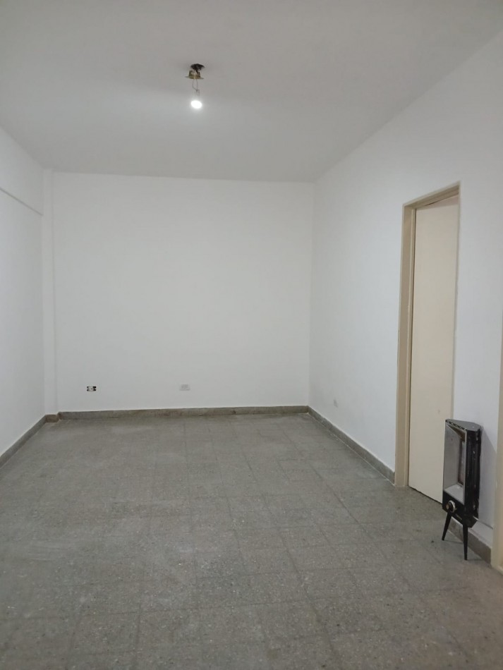 8 e/ 57 y 58 -1 dorm - 6 to piso - muy luminoso