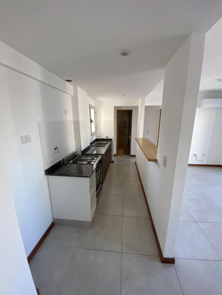 11 e/58 y 59 - centro la plata - 1 dorm con balcon de categoria