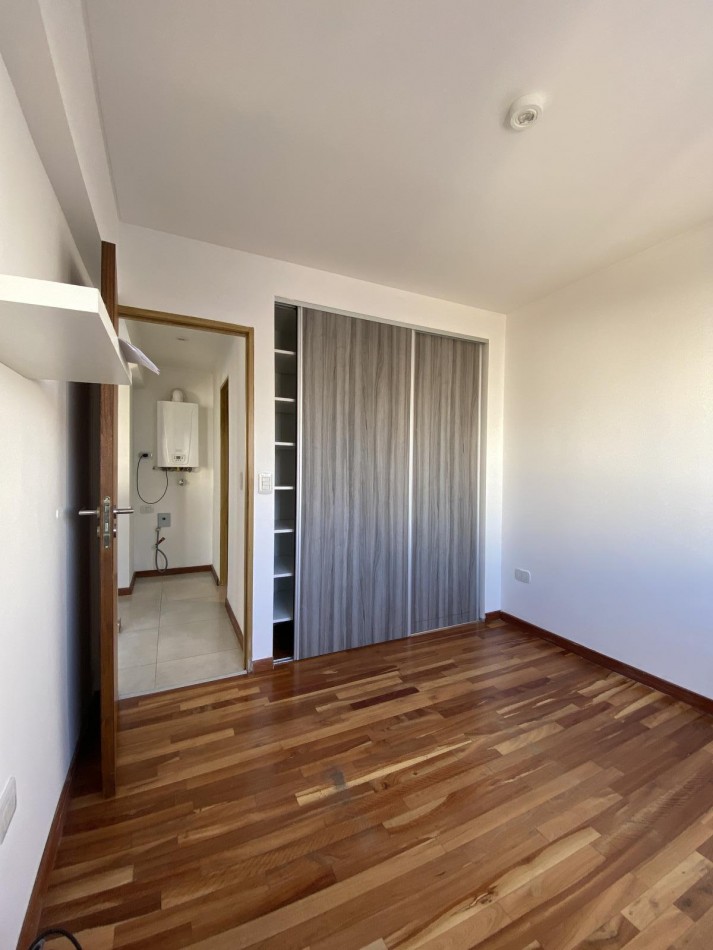 11 e/58 y 59 - centro la plata - 1 dorm con balcon de categoria
