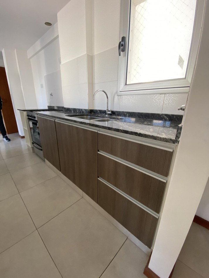 11 e/58 y 59 - centro la plata - 1 dorm con balcon de categoria
