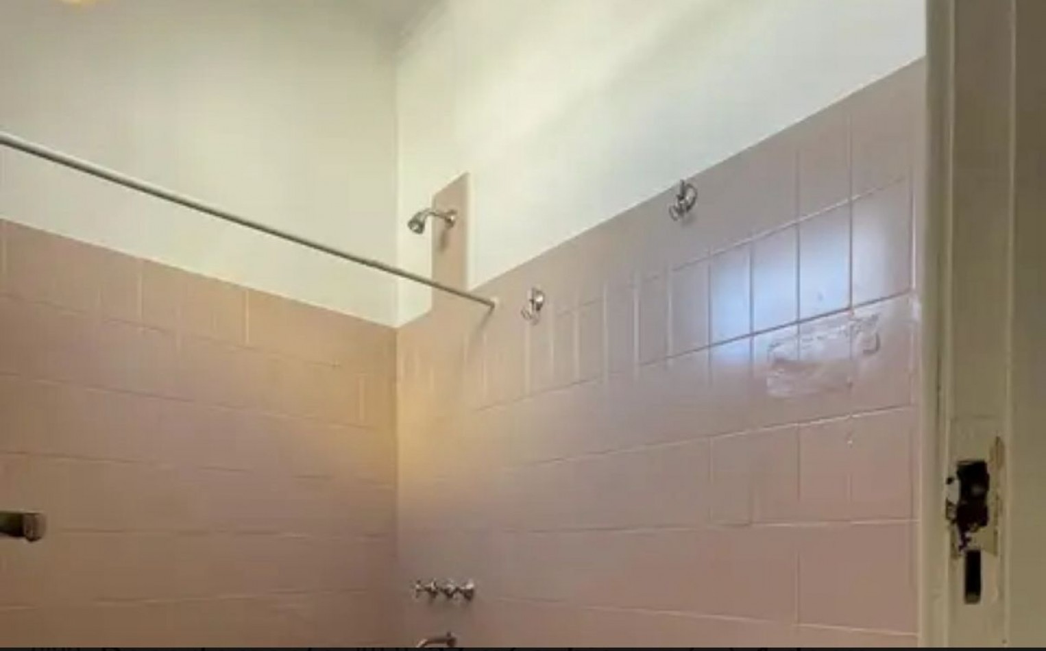 51 E/ 7 Y 8 - UN DORMITORIO CON TERRAZA PRIVADA