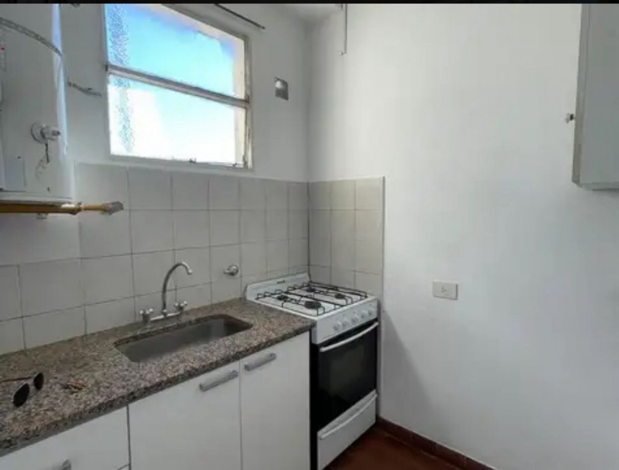 51 E/ 7 Y 8 - UN DORMITORIO CON TERRAZA PRIVADA