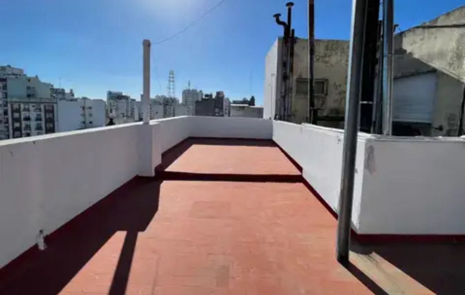 51 E/ 7 Y 8 - UN DORMITORIO CON TERRAZA PRIVADA