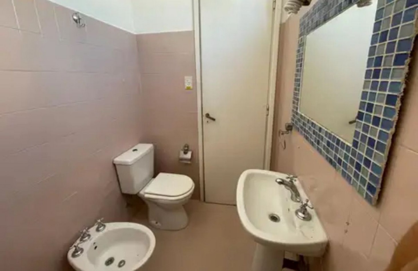 51 E/ 7 Y 8 - UN DORMITORIO CON TERRAZA PRIVADA