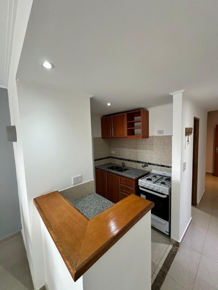 37 e/ 12 y 13 - monoambiente amueblado - con cochera - LA PLATA